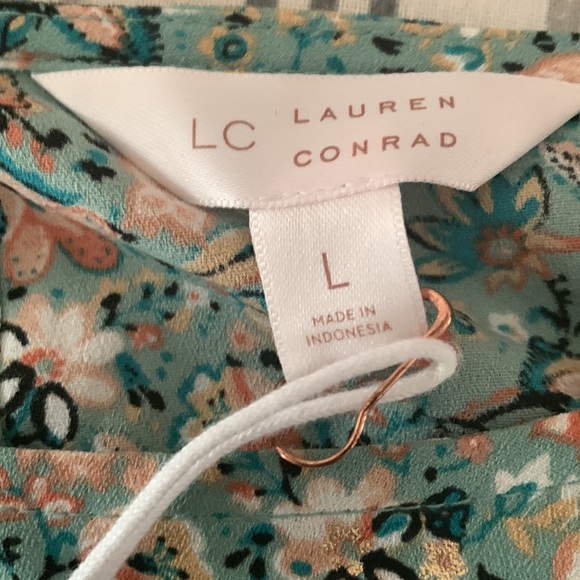 Beautiful, breezy blouse - Picture 7 of 8